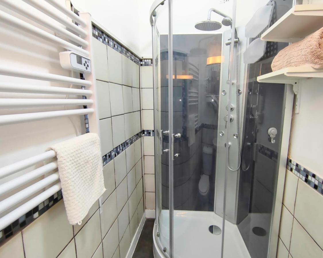 Number 22 - Le Dorat - Apartment One With Garden & Free Parking Exteriör bild