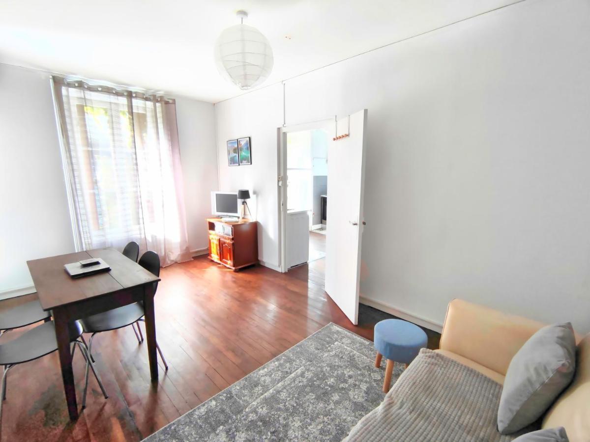Number 22 - Le Dorat - Apartment One With Garden & Free Parking Exteriör bild