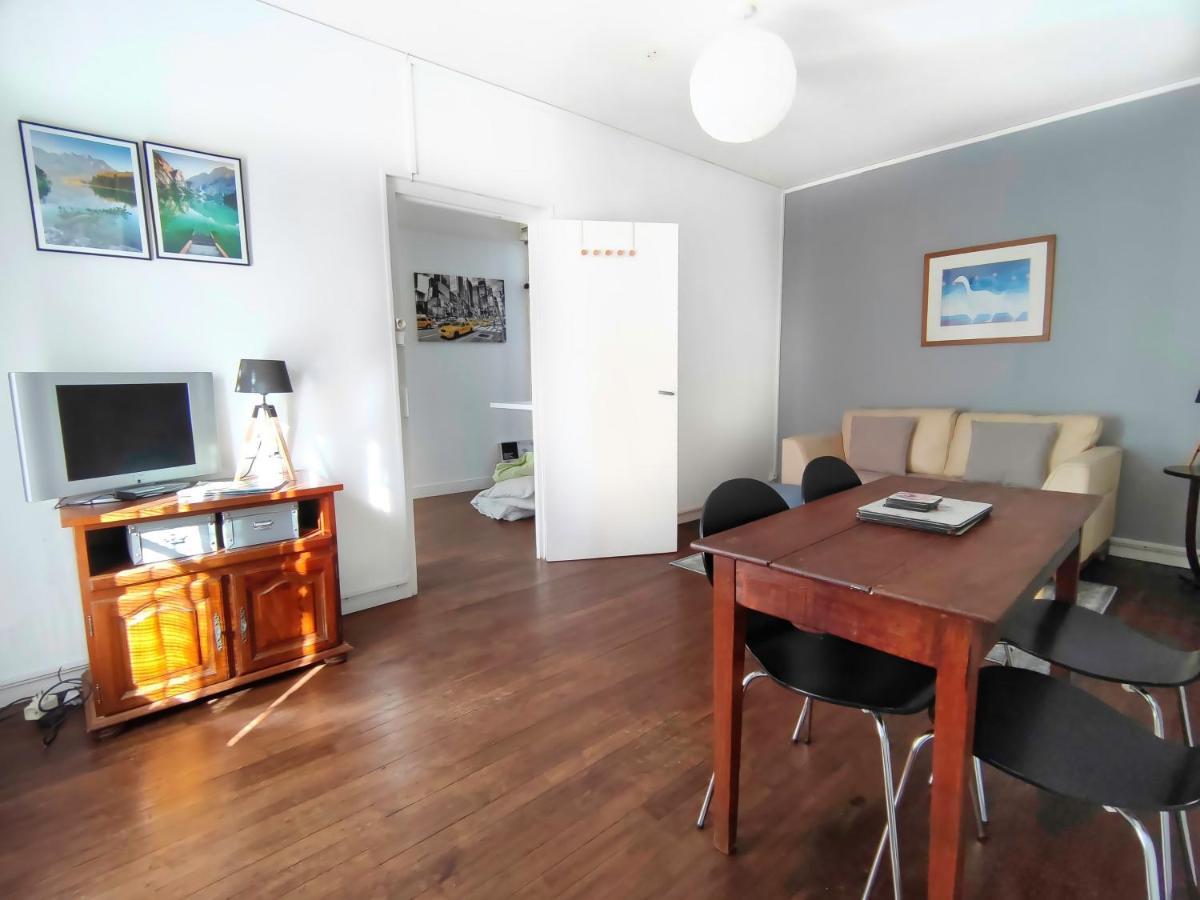 Number 22 - Le Dorat - Apartment One With Garden & Free Parking Exteriör bild