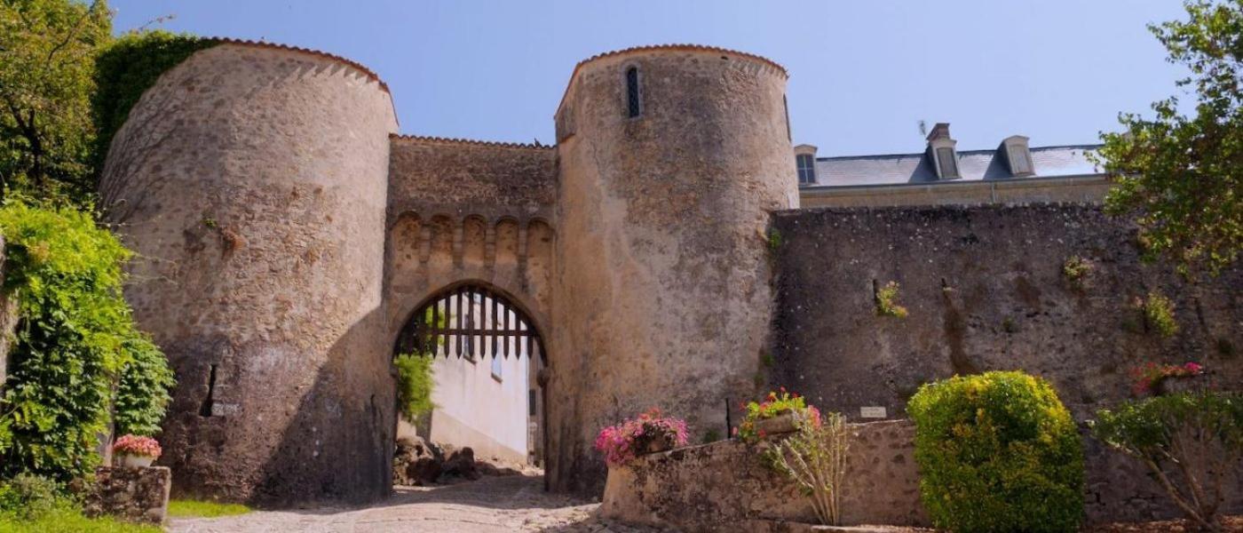 Number 22 - Le Dorat - Apartment One With Garden & Free Parking Exteriör bild