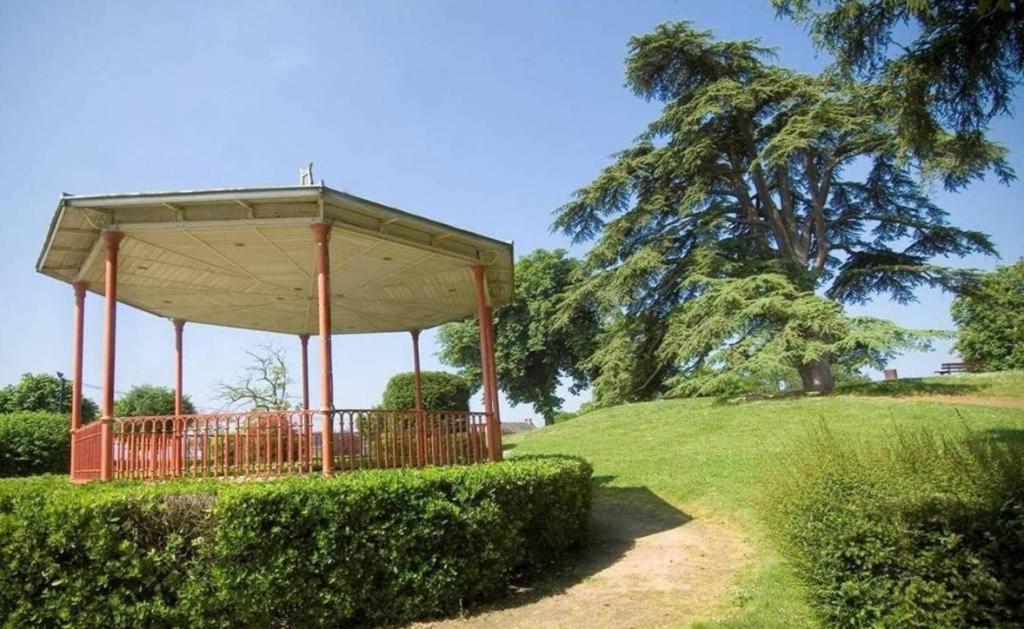 Number 22 - Le Dorat - Apartment One With Garden & Free Parking Exteriör bild